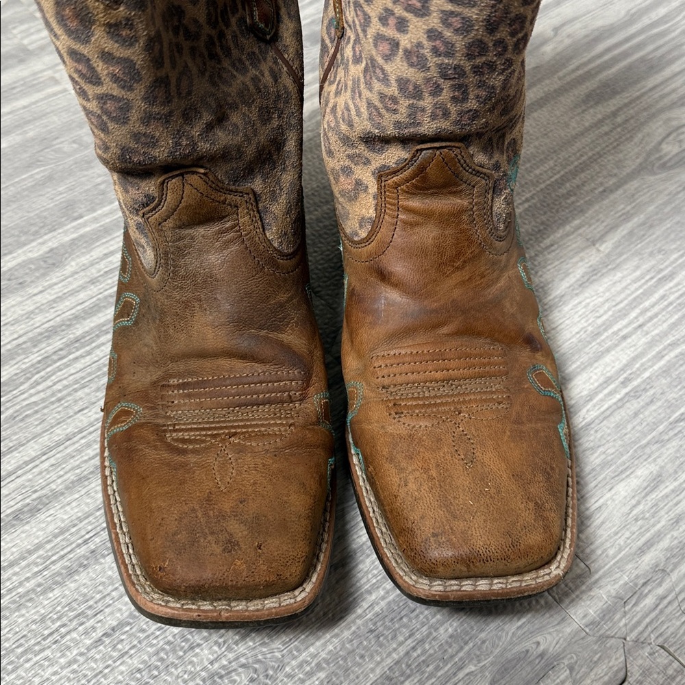Ariat Brown Leopard Print Cowboy Boots with Cross Detail Size 4 - Picture 2 of 6